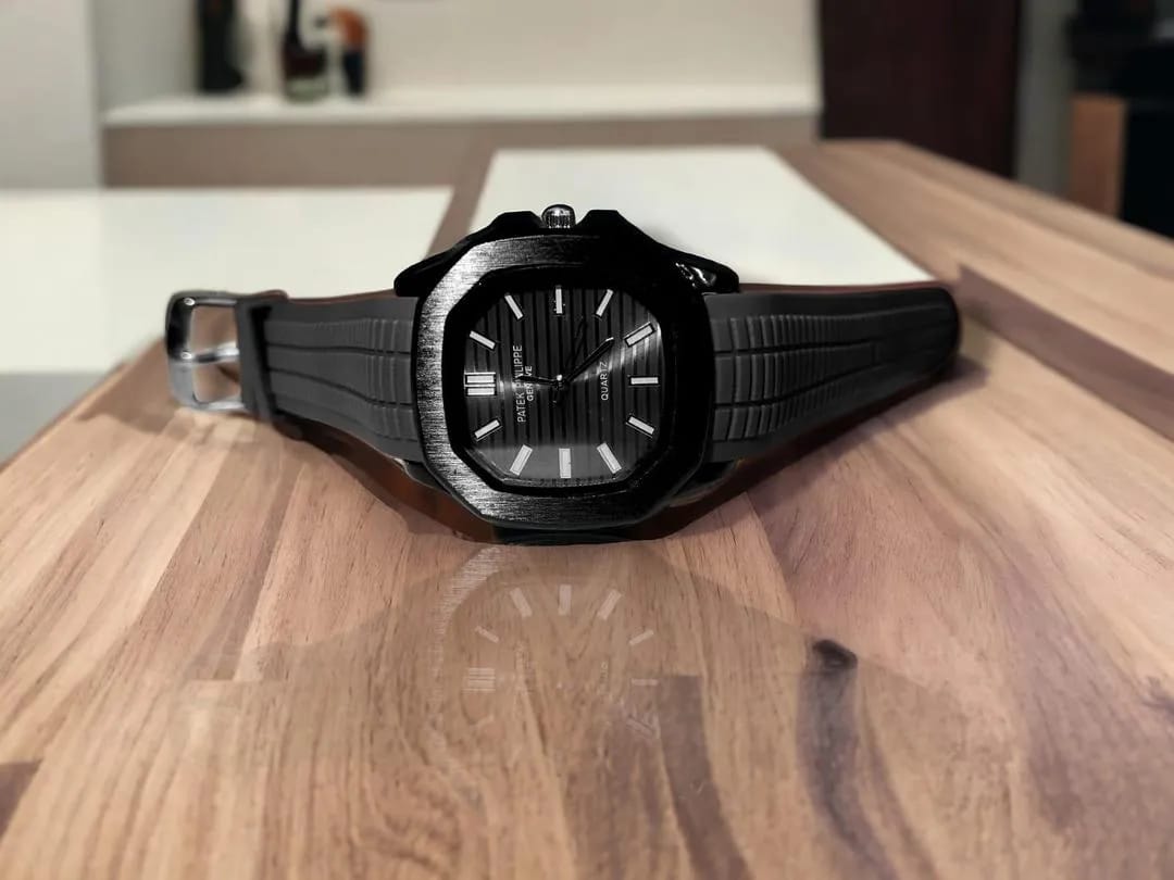Men's water Resistant Quartz watch with Textured Rubber strape