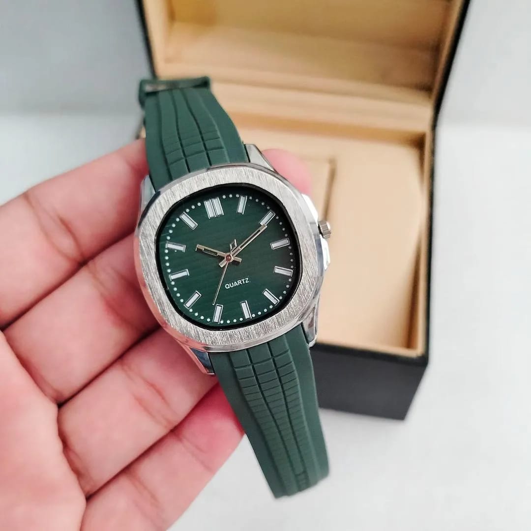 Men's water Resistant Quartz watch with Textured Rubber strape
