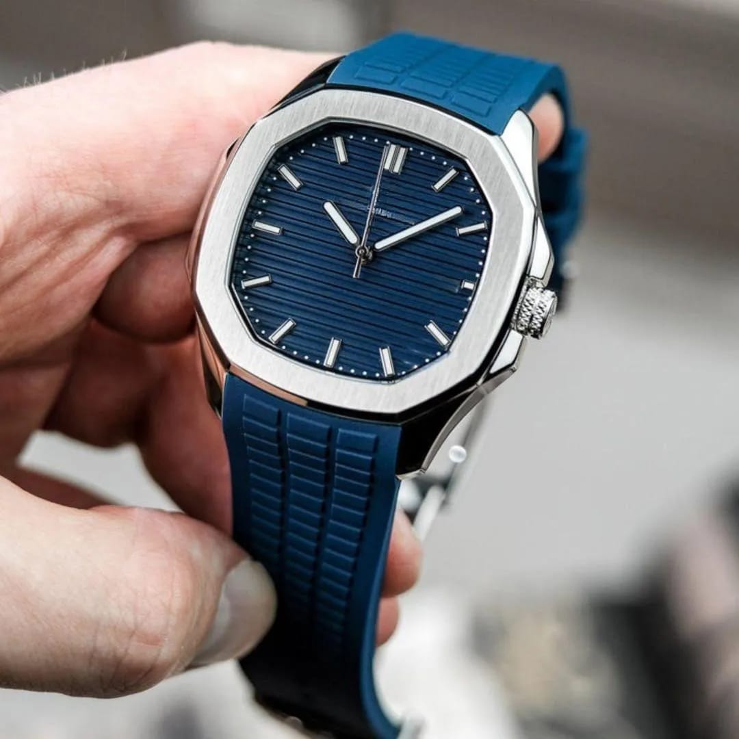 Men's water Resistant Quartz watch with Textured Rubber strape
